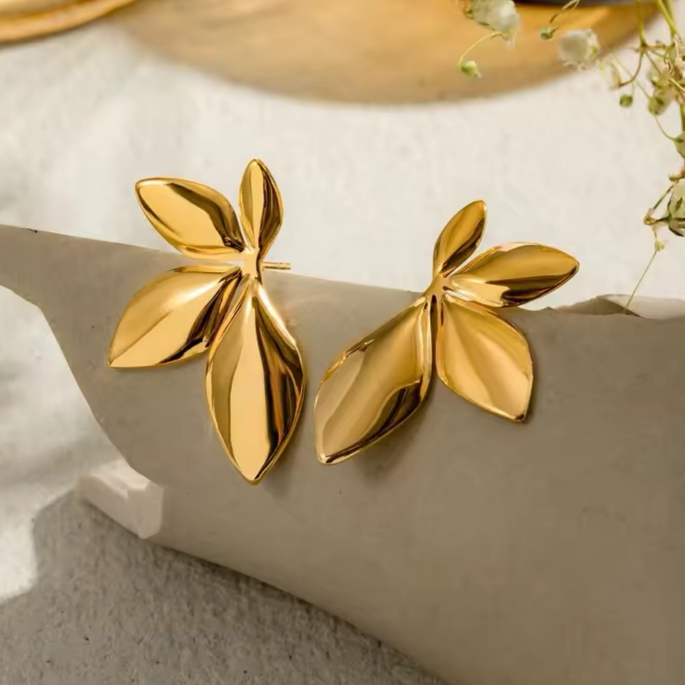 ◾️18k Gold Plated Flower Leaf Stud Earrings
